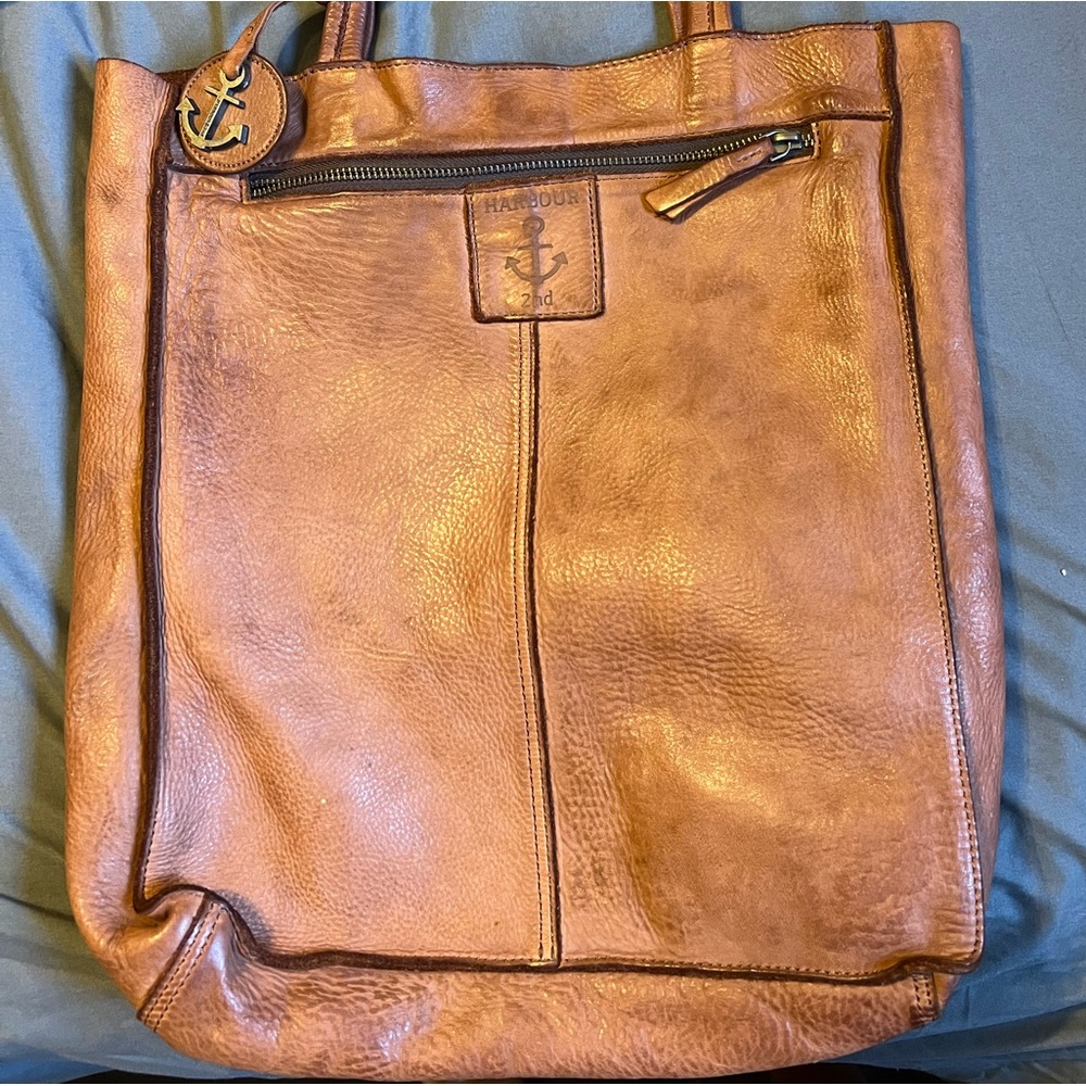 I’m selling this leather Harbour 2nd bag